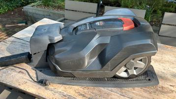 Husqvarna 330x robotmaaier 3200m2 (met weinig uren) beschikbaar voor biedingen