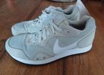 Nike sneaker venture runner maat 37.5 groen/wit, Ophalen of Verzenden, Zo goed als nieuw, Wit, Sneakers of Gympen