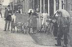 Zuid Beijerland Dorpstraat hondenkar 1917, Gelopen, Zuid-Holland, Voor 1920, Verzenden