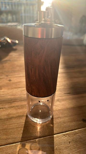 Handmatige Koffiemolen – Compact & Draagbaar (Nieuw in Doos) beschikbaar voor biedingen