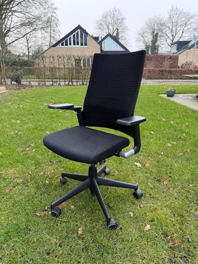 Zeer nette Ahrend 2020 bureaustoel, Huis en Inrichting, Bureaustoelen, Ophalen, Zwart, Zo goed als nieuw, Bureaustoel