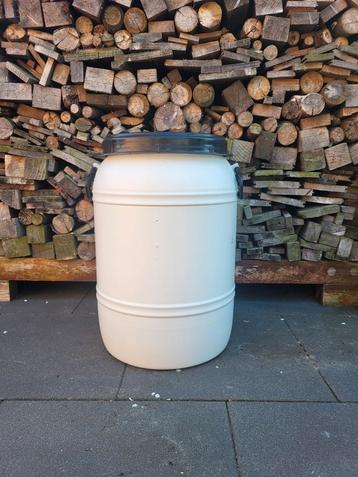 60 liter tonnen met handvaten en schroefdop. beschikbaar voor biedingen