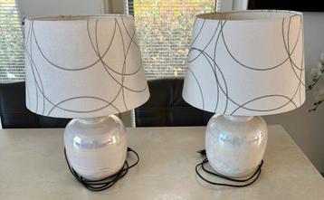 Stijlvolle beige/ parelmoer tafellampen zo goed als nieuw beschikbaar voor biedingen