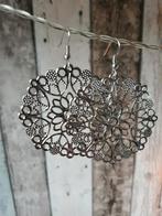 Zilverkleurige Oorbellen, Overige materialen, Hangers, Nieuw, Ophalen of Verzenden