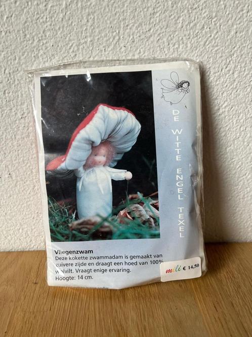 Zelfmaakpakket Vliegenzwam poppetje de Witte Engel, Hobby en Vrije tijd, Vilt, Nieuw, Figuurtje(s), Wolvilt, Verzenden