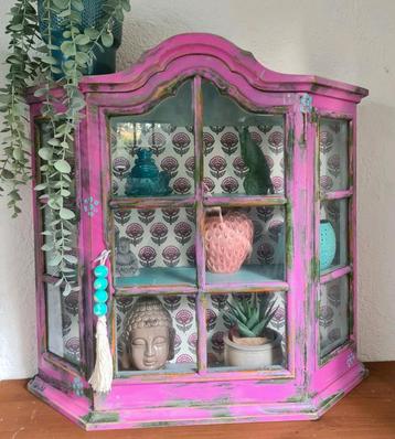 Boho vitrinekastje pronkkastje servieskastje roze retro  beschikbaar voor biedingen