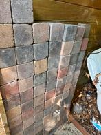 Cobblestones gratis af te halen in Naarden cira 25 m2, Tuin en Terras, Ophalen, Gebruikt, Klinkers, Gestraald