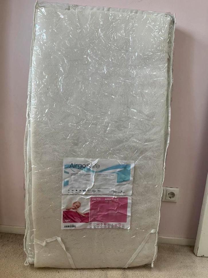 Airgo safe HBZ matras + topper ledikant 60x120 cm, Kinderen en Baby's, Babywiegjes en Ledikanten, Gebruikt, Ledikant, Ophalen