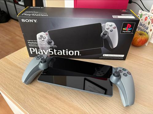 Playstation portal 30th Anniversary Edition, Spelcomputers en Games, Spelcomputers | Sony PlayStation 5, Zo goed als nieuw, Ophalen