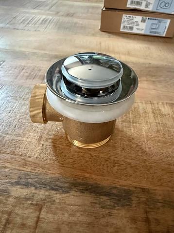 Bad afvoer drukknop. Voorzien van syfon compleet beschikbaar voor biedingen