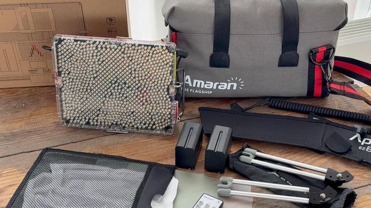 Amaran TRI-8C foto- en film lamp incl. light stand, Audio, Tv en Foto, Professionele Audio-, Tv- en Video-apparatuur, Zo goed als nieuw