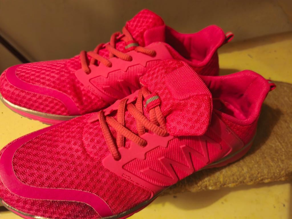 Dames schoenen, Kleding | Dames, Ophalen of Verzenden, Roze, Sneakers of Gympen, Zo goed als nieuw