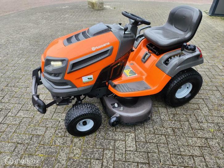 Zitmaaier husqvarna  2cilinder mulch  zijlosser, Tuin en Terras, Zitmaaiers, Zo goed als nieuw
