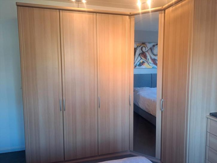 Massief beuken (hoek) kledingkast, Huis en Inrichting, Slaapkamer | Complete slaapkamers, Zo goed als nieuw, Tweepersoons, Ophalen