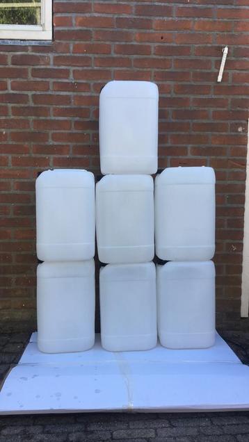 Jerrycans  beschikbaar voor biedingen