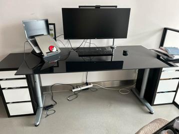 Stijlvol glazen Bureau beschikbaar voor biedingen