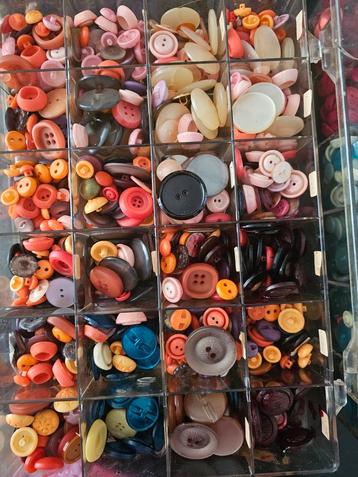 vintage verzameling knopen beschikbaar voor biedingen