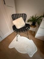 Zwarte stoel - Rotan en stalen onderstel, Huis en Inrichting, Stoelen, Ophalen, Industrieel, modern, Zwart, Nieuw
