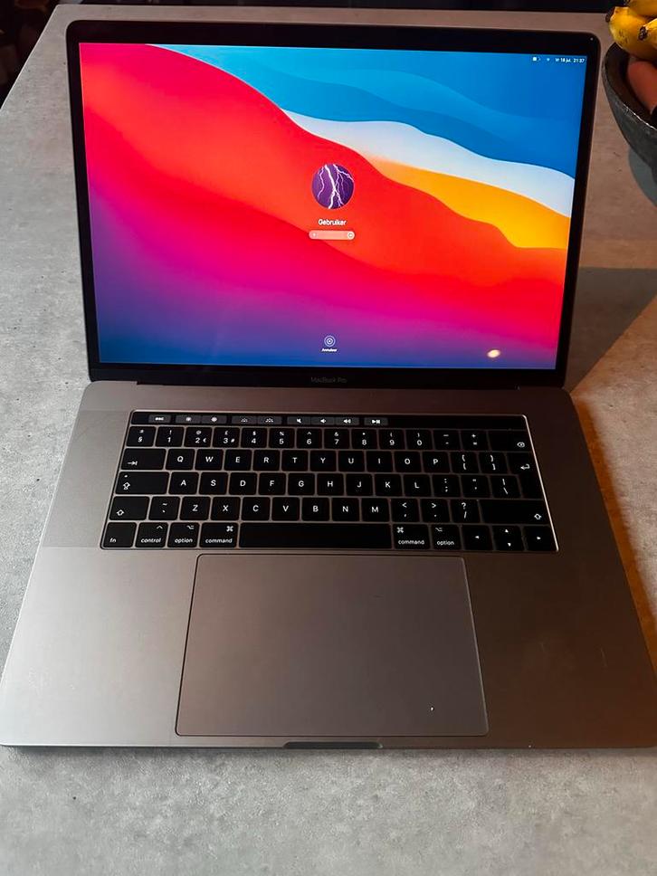 MacBook Pro 15" 2017 -, Computers en Software, Apple Macbooks, Gebruikt, MacBook Pro, 15 inch, 2 tot 3 Ghz, 256 GB, 16 GB, Qwerty