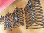 Stevige kledinghangers 10 stuks 1,50, Ophalen of Verzenden, Zo goed als nieuw, Kunststof, Kinderen en Volwassenen