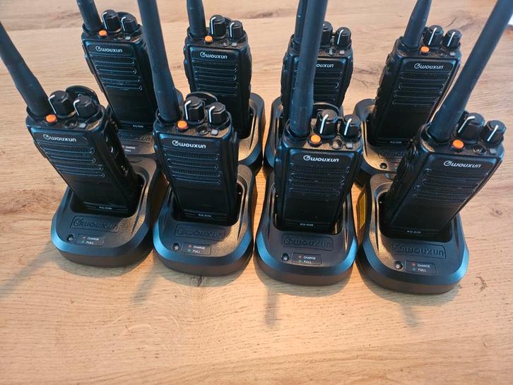 8x Wouxun KG-D26 Portofoons met Laders, Telecommunicatie, Portofoons en Walkie-talkies, Gebruikt, Portofoon of Walkie-talkie, Met broekklem