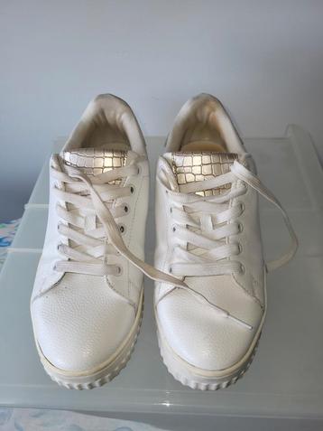 Dames sneakers maat 39. beschikbaar voor biedingen