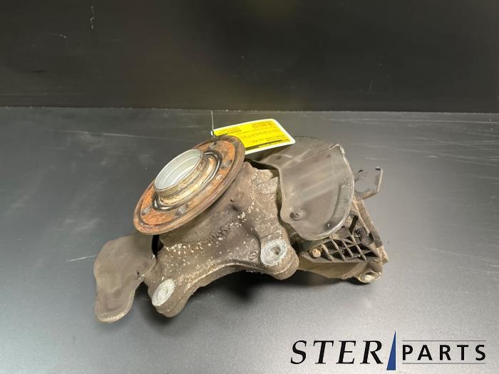 Fusee rechts-voor van een Mercedes B-Klasse, Auto-onderdelen, Ophanging en Onderstel, Mercedes-Benz, Gebruikt, 3 maanden garantie