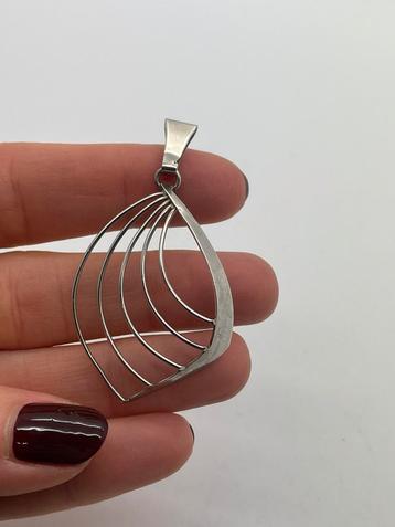 A271 Prachtige zilveren hanger modernist beschikbaar voor biedingen