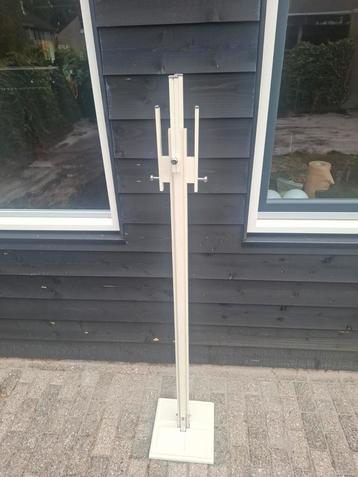 Vintage Fiarm design kapstok beschikbaar voor biedingen