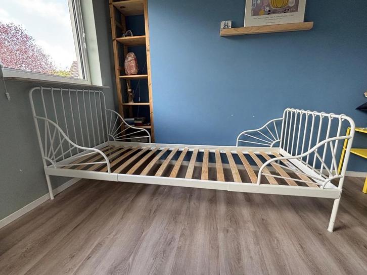 IKEA minnen wit kinderbed + lattenbodem, Huis en Inrichting, Slaapkamer | Bedden, Gebruikt, Eenpersoons, 90 cm, 200 cm, Metaal