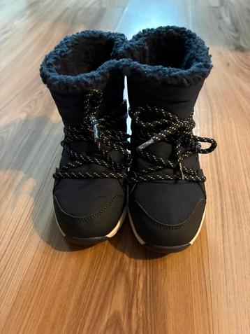 Snowboots sneeuwlaarzen beschikbaar voor biedingen