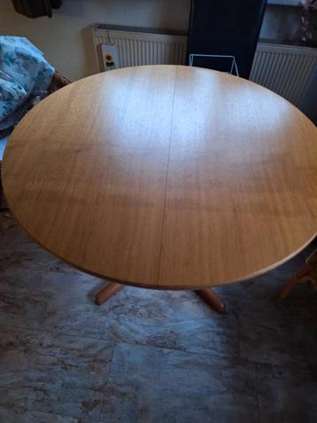 Uitschuifbare ronde eettafel beschikbaar voor biedingen