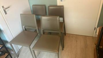 4 x hulsta now eetkamerstoelen beschikbaar voor biedingen