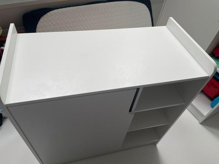 Petite Emilie Commode/Kast met Uitschuifbaar Verschoongedeel, Kinderen en Baby's, Kinderkamer | Commodes en Kasten, Zo goed als nieuw