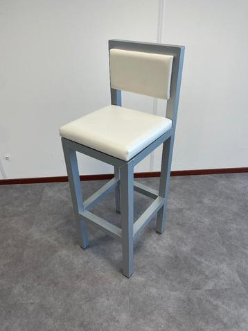 Hoge (bar)stoel grijs met wit zitvlak