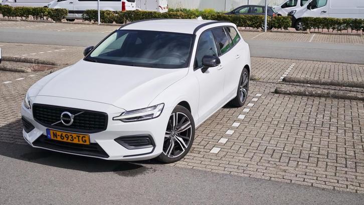 Volvo V60 B3 163pk Mild Hybrid Aut 2022 Wit, Auto's, Volvo, Particulier, V60, Achteruitrijcamera, Airbags, Airconditioning, Alarm