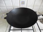 Wok gietijzer "Bodum" diam. 29 cm Inductie, Huis en Inrichting, Keuken | Potten en Pannen, Gebruikt, Ophalen of Verzenden, Wok
