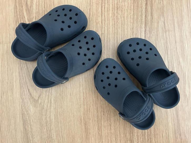 2 paar Crocs Classic, Maat C11- 25/26, €15 per paar, Zgan!, Kinderen en Baby's, Kinderkleding | Schoenen en Sokken, Zo goed als nieuw