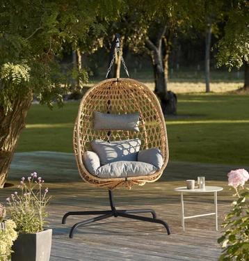 Rotan Hangstoel met Standaard beschikbaar voor biedingen