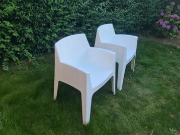 4x witte stapelbare kunststof tuinstoelen beschikbaar voor biedingen