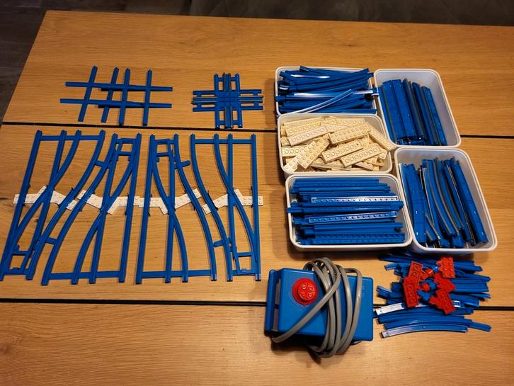 Lego veel blauwe rails 12 volt transformator, kruising enz, Kinderen en Baby's, Speelgoed | Duplo en Lego, Gebruikt, Ophalen of Verzenden