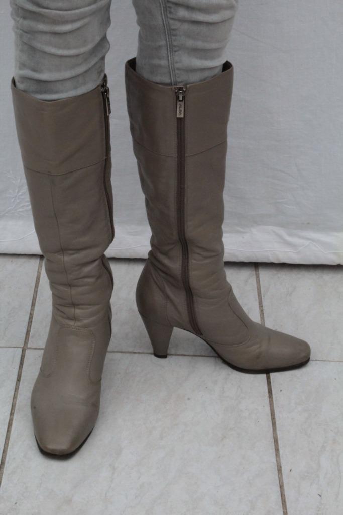 Hoge grijze leren gevoerde laarzen.Mt 39.Merk Alba, Kleding | Dames, Schoenen, Zo goed als nieuw, Hoge laarzen, Grijs, Ophalen of Verzenden