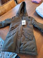 Leuke Geisha meisjesjas maat 128 - nieuw - legergroen, Kinderen en Baby's, Kinderkleding | Maat 128, Geisha, Meisje, Nieuw, Ophalen of Verzenden