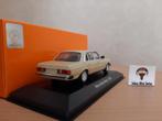 Mercedes-Benz 230E (W123) 1982 Yellow Beige/ Maxichamps 1:43, Hobby en Vrije tijd, Modelauto's | 1:43, Nieuw, Overige merken, Ophalen of Verzenden