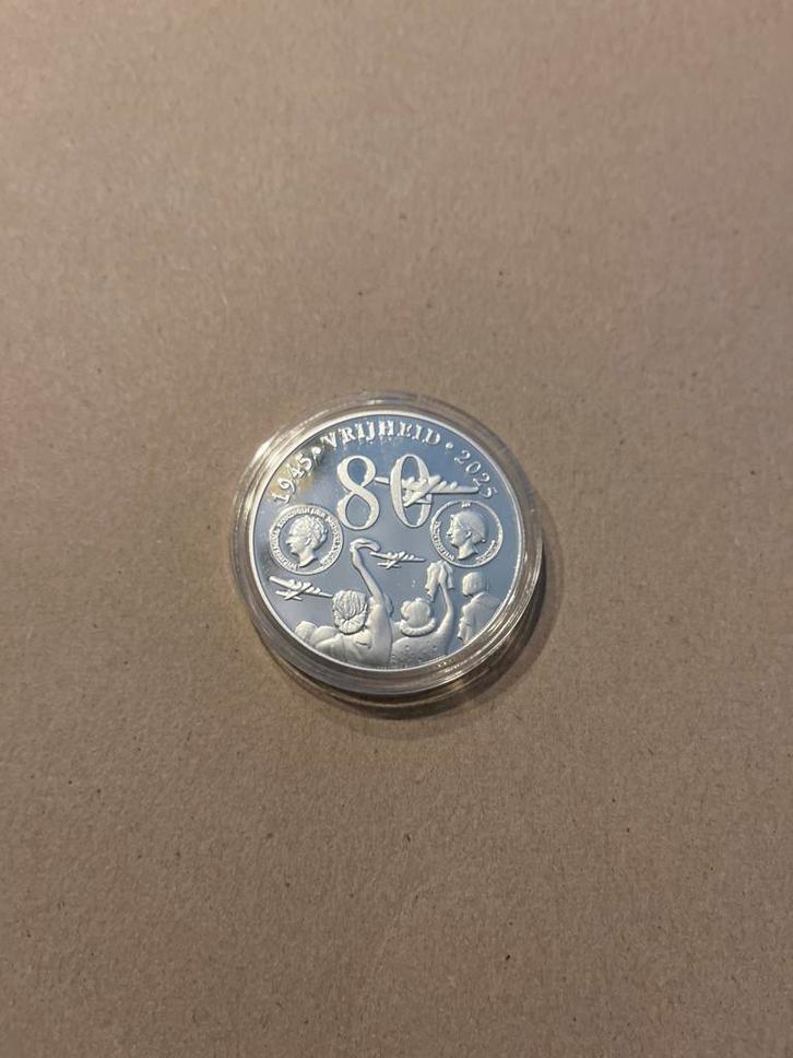 Verzilverde  herdenkingsmunt 80 jaar vrijheid 1945-2025, Postzegels en Munten, Munten | België, Losse munt, Zilver, Ophalen of Verzenden