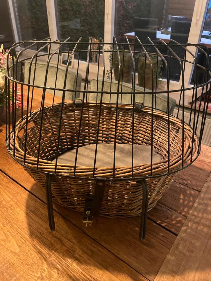 Fietsmand voor hond of kat, Fietsen en Brommers, Fietsaccessoires | Fietsmanden, Gebruikt, Fietsmand, Stuurbevestiging, Ophalen of Verzenden