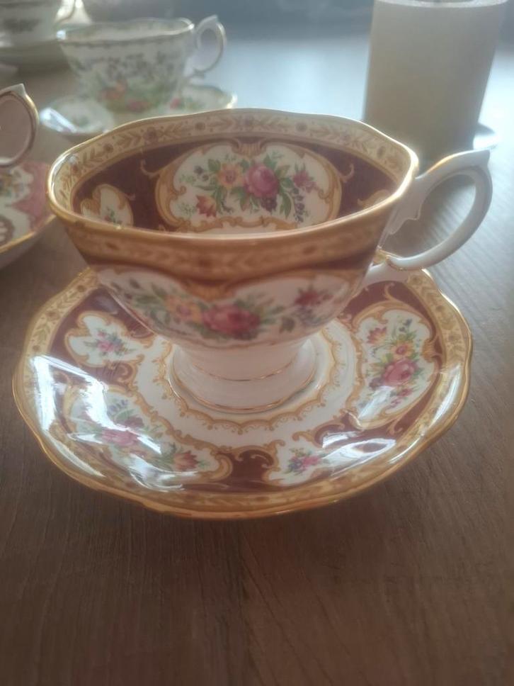 Royal Albert Kopjes & Schoteltjes, Antiek en Kunst, Antiek | Servies compleet, Ophalen of Verzenden