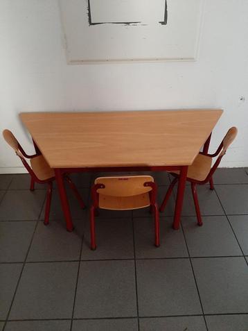 Kinder Tafel en stoelen