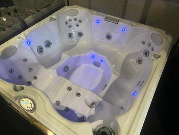 Jacuzzi J-200 occasion spa whilpool. Jacuzzi origineel  beschikbaar voor biedingen