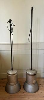 2 originele industriële AEG hanglampen van metaal, Ophalen, Gebruikt, Metaal, Minder dan 50 cm